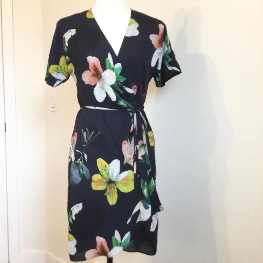 Aritzia Babaton Wallace Floral V-Neck Wrap Dress in Navy EUC